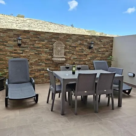 Water Lily Oasis Courtyard - 5min Walk To Apartamento