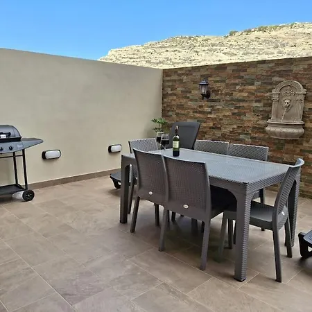 Apartamento Water Lily Oasis Courtyard - 5min Walk To