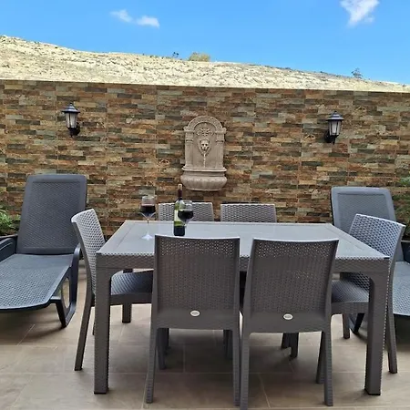 Water Lily Oasis Courtyard - 5min Walk To