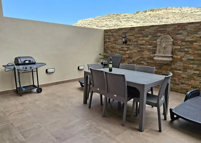 Apartamento Water Lily Oasis Courtyard - 5min Walk To