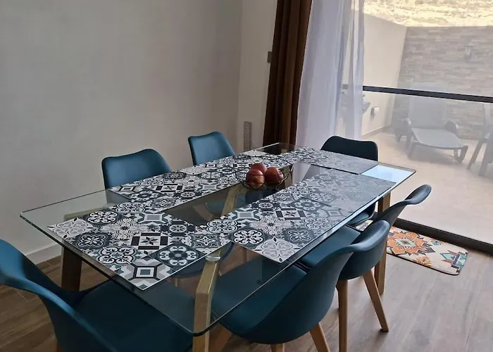 Water Lily Oasis Courtyard - 5min Walk To Apartamento *