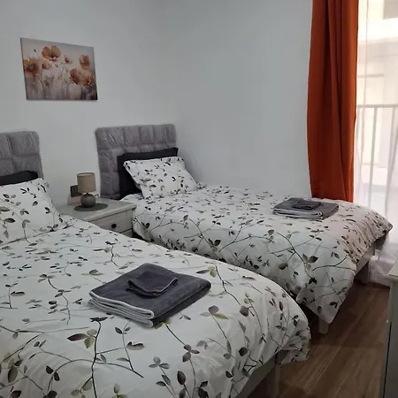 Water Lily Oasis Courtyard - 5min Walk To Appartement *