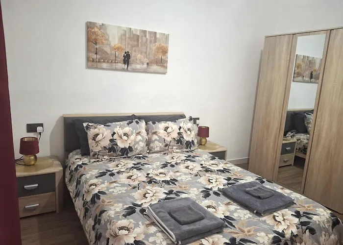 Water Lily Oasis Courtyard - 5min Walk To クレンディ